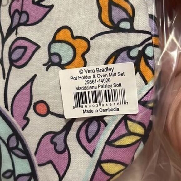 Vera Bradley Maddalena Paisley Soft Oven Mitt and Potholder Set - Picture 4 of 4